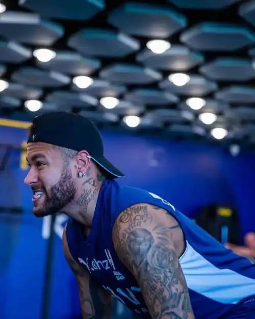 并在压力下 并在压力下